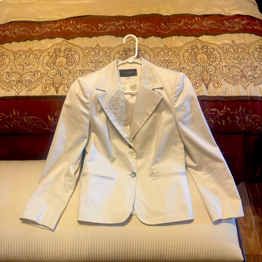 Valentino Blazer / Jacket Size 40/US 8. Excellent Condition